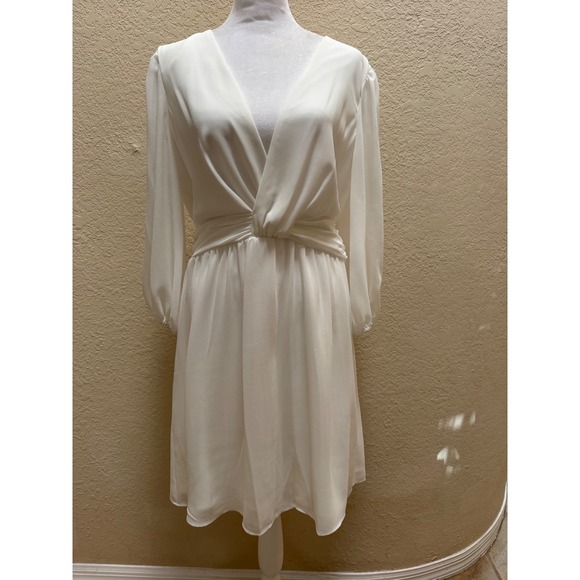 Vince Camuto Dresses & Skirts - Vince Camuto Ivory White Twist Front V-Neck Long Sleeve Cocktail Dress Size 12